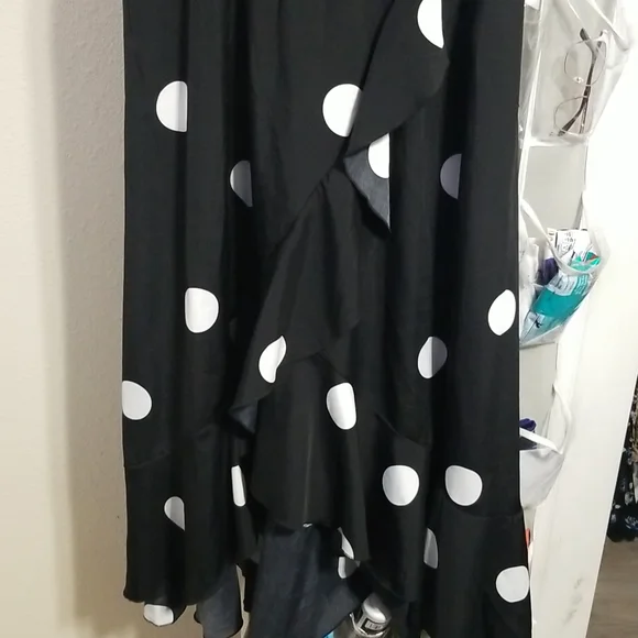 BLACK &WHITE DRESS - Picture 2 of 6